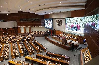 Rapat paripurna ke-16 masa persidangan III tahun 2021-2022 di Kompleks Parlemen, Senayan, Jakarta, 18 Februari 2022. TEMPO/M Taufan Rengganis