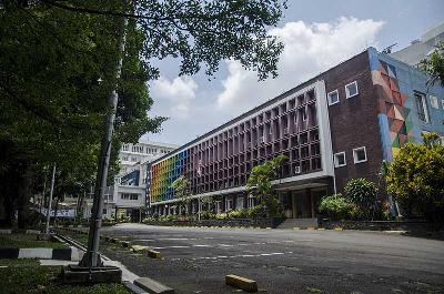 Gedung Sekolah Bisnis dan Manajemen Institut Teknologi Bandung (ITB) di Kampus ITB, Bandung, Jawa Barat, 10 Maret 2022. ANTARA/Novrian Arbi