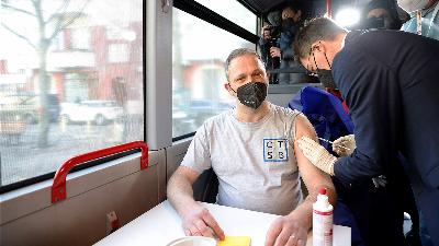 German Federal Health Minister Karl Lauterbach (right) vaccinates a person with a dose of Covid-19 vaccine in the #ImpfenHilft tour bus at the project’s launch in Berlin, Germany, March 10.
Michele Tantussi/Pool via REUTERS
