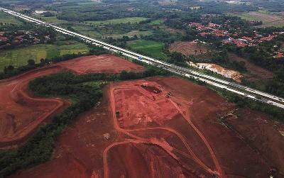 Pembangunan kawasan Subang Smartpolitan di samping Tol Cipali di Kabupaten Subang, Jawa Barat, 18 November 2020. ANTARA/Raisan Al Farisi