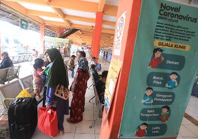 Calon penumpang bus antarkota antarprovinsi (AKAP) di Terminal Kampung Rambutan, Jakarta. TEMPO/Subekti