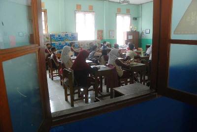 Siswa mengikuti pelajaran di SDPN 037 Sabang, Bandung, Jawa Barat, 16 Maret 2022. TEMPO/Prima Mulia