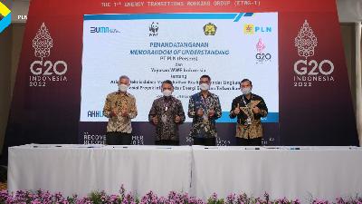 Penandatanganan MoU antara PT PLN (Persero) dan Yayasan WWF Indonesia, Kamis, 24 Maret 2022.