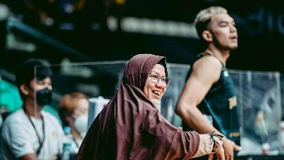 Kartika Siti Aminah saat mendampingi timnya DNA Bima Perkasa Jogja, Februari 2022/Tim Media klub Bima Perkasa