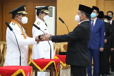 Menteri Dalam Negeri Tito Karnavian melantik Suhajar Diantoro sebagai Penjabat (Pj) Gubernur Kepulauan Riau di Gedung Kementerian Dalam Negeri, Jakarta, 18 Februari 2021. ANTARA/HO