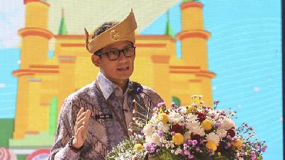 Menteri Pariwisata dan Ekonomi Kreatif Sandiaga Uno memberikan sambutan saat pembukaan Gernas BBI di  Batam, Kepulauan Riau, 30 Maret 2022/ANTARA /Asprilla Dwi Adha