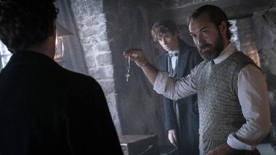 Jude Law dalam Fantastic Beasts: The Secrets of Dumbledore/imdb