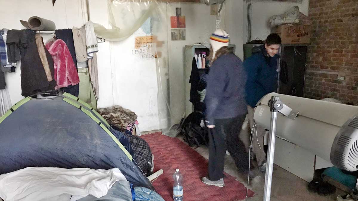 Kamp pengungsian warga Ukraina di gedung bekas pabrik di Jalan Zavodska, Lviv, Ukraina, 14 April 2022. Tempo/Raymundus Rikang