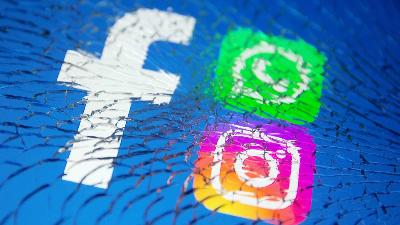 Ilustrasi peretasan akun sosial media, facebook, whatsapp, dan instagram. REUTERS/Dado Ruvic/Illustration
