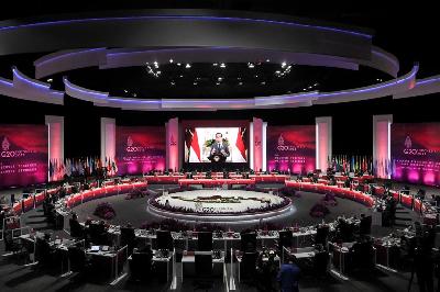 Presiden Joko Widodo berpidato dalam forum G20 Finance Ministers and Central Bank Governors di Jakarta Convention Center, Jakarta, 17 Februari 2022. Hafidz Mubarak A /Pool via REUTERS