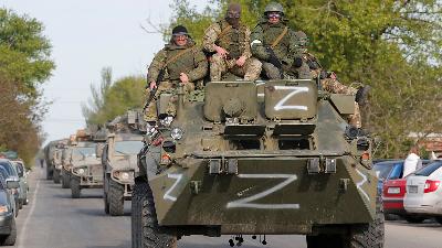 Service members of pro-Russian troops ride an armored personnel carrier during the Ukraine-Russia conflict in the village of Bezimenne in the Donetsk Region, Ukraine, May 6.
REUTERS/Alexander Ermochenko
