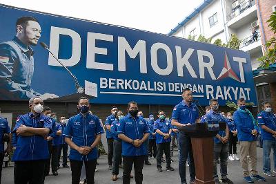 Ketua Umum Partai Demokrat, Agus Harimurti Yudhoyono memberikan keterangan pers di Kantor DPP Partai Demokrat, Menteng, Jakarta, 31 Maret 2021. TEMPO/Muhammad Hidayat