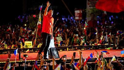 Ferdinand "Bongbong" Marcos Jr menyampaikan pidato dalam kampanye di San Fernando, provinsi Pampanga, Filipina, 29 April 2022. REUTERS/Eloisa Lopez/File 