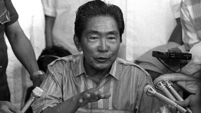 Ferdinand Marcos selama kampanyenya di provinsi asalnya di utara Ilocos Norte, Laoag, Filipina, 17 Desember 1985.  REUTERS/Willie Vicoy/File Foto