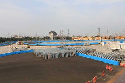 Pembangunan tahapan dalam fase akhir konstruksi trek Jakarta E-Prix Jakarta, 17 Mei 2022. TEMPO/Subekti