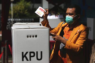 Peserta mengikuti simulasi pemungutan suara Pemilu 2024 di Kantor KPU, Jakarta, 22 Maret 2022. TEMPO/Muhammad Hidayat