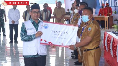 Penyerahan bantuan jaring tangkap nelayan perbatasan secara simbolis di Kabupaten Kepulauan Talaud, Sulawesi Utara. 