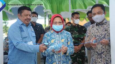 Direktur Jenderal Penguatan Daya Saing Produk Kelautan dan Perikanan, Artati Widiarti, meresmikan sentra kuliner ikan di Kabupaten Bantaeng, Sulawesi Selatan.