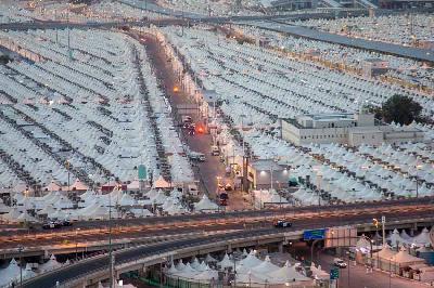 Deretan tenda jemaah haji di Mina, Mekah, Saudi Arabia, 18 Juli 2021. Saudi Ministry of Media/Handout via REUTERS