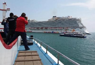 Kapal pesiar Genting Dream Cruise bersandar di Pelabuhan Bandar Bentan Telani, Bintan, Kepulauan Riau, 2018. Dok. Kemenparekraf