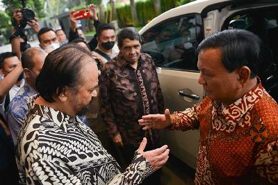 Ketua umum Partai Nasdem Surya Paloh (kiri) dan Ketua Umum Partai Gerindra Prabowo Subianto bertemu di NasDem Tower, Jakarta, 1 Juni 2022. TEMPO/ Febri Angga Palguna