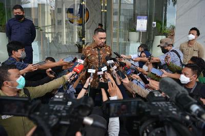 Ahmad Sahroni, ketua penyelenggara Formula E memberikan keterangan pers di Menteng , Jakarta, 1 Juni 2022. TEMPO/ Febri Angga Palguna