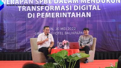 Diskusi Sesi 1 yang dimulai dengan paparan Soni Fajar Surya Gemilang dari Telkom University dan Jusuf A. Simatupang sebagai moderator.