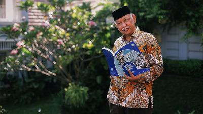 Ketua Dewan Pers, Azyumardi Azra  di rumahnya, Ciputat, Tangerang Selatan, Banten,  27 Mei 2022. TEMPO/M Taufan Rengganis