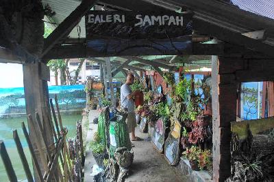 Galeri Sampah milik Pandi Mulyana (38 tahun) di Kampung Babakan Asta, Desa Rancaekek Wetan, Kecamatan Rancaekek, Kabupaten Bandung, Jawa Barat, 2 Juni 2022. TEMPO/Prima Mulia