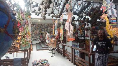 Studio seni dan rumah perupa Nasirun di Perumahan Bayeman, Jalan Wates, Ngestiharjo, Kabupaten Bantul, Yogyakarta, 27 Mei 2022. TEMPO/Shinta Maharani 