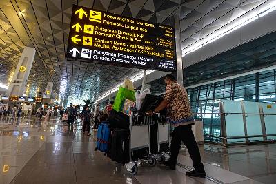 Suasana keberangkatan penumpang pesawat di Terminal 3 Bandara Soekarno–Hatta, Tangerang, Banten. TEMPO/Tony Hartawan