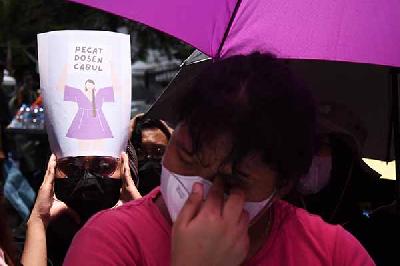 Akis menolak kekerasan seksual di kampus pada Hari Perempuan Internasional di Bandung, Jawa Barat, 8 Maret 2022. TEMPO/Prima Mulia