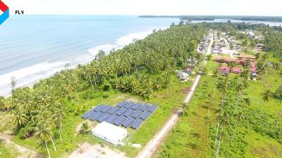Pembangkit listrik tenaga surya di salah satu desa di Papua.