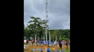 Pembangunan menara BTS 4G BAKTI Kominfo di Pegunungan Bintang, Papua, 22 April 2022. Foto: Dokumentasi BAKTI