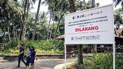 The sign of confiscation of land assets belonging to Bank Indonesia Liquidity Assistance (BLBI) obligors in the Kelapa Dua area, Tangerang Regency, Banten, September 2021.
ANTARA/Fauzan
