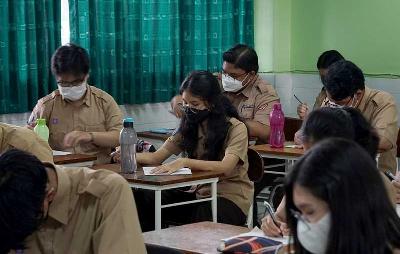 Siswa mengikuti Pembelajaran Tatap Muka di SMA Ricci 2, Pondok Aren, Tangerang Selatan, 25 Mei 2022. Tempo/Magang/Cristian Hansen