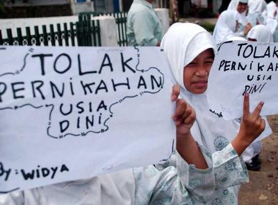 Pelajar di Bogor melakukan aksi protes terhadap praktik pernikahan di bawah umur. Antara/Jafkhairi