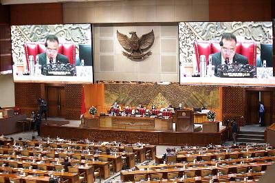 Rapat paripurna ke-26 masa persidangan V tahun 2021-2022 terkait RUU pembentukan Provinsi Papua di Kompleks Parlemen, Senayan, Jakarta, 30 Juni 2022. TEMPO/M Taufan Rengganis