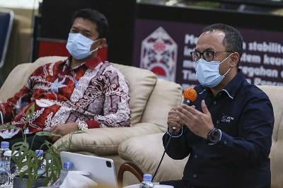 Kepala Pusat Pelaporan dan Analisis Transaksi Keuangan (PPATK) Ivan Yustiavandana (kanan) dan Plt Deputi Analisis dan Pengawasan PPATK Danang Trihartanto memberikan keterangan terkait aliran dana terlarang dari lembaga filantropi Aksi Cepat Tanggap ke kelompok yang diduga Al Qaeda di Jakarta, 6 Juli 2022. ANTARA/Rivan Awal Lingga
