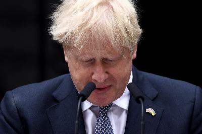 Perdana Menteri (PM) Inggris, Boris Johnson menyampaikan pernyataan di Downing Street, London, Inggris, 7 Juli 2022. REUTERS/Henry Nicholls