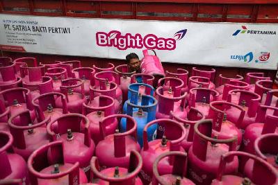Deretan tabung Liquefied Petroleum Gas (LPG) di Jakarta, 11 Juli 2022. Tempo/Tony Hartawan