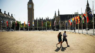 Cuaca panas di kota London, Inggris, 19 Juli 2022. REUTERS/Henry Nicholls