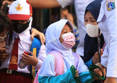 Ilustrasi seorang siswa menangis saat mengikuti Masa Pengenalan Lingkungan Sekolah (MPLS) di salah satu sekolah dasar di Jakarta, 11 Juli 2022.  TEMPO/Subekti