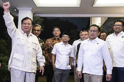 Ketua Umum Partai Gerindra Prabowo Subianto (kiri) dan Ketua Umum PKB Muhaimin Iskandar di Kertanegara, Jakarta, 18 Juni 2022. ANTARA/Muhammad Adimaja