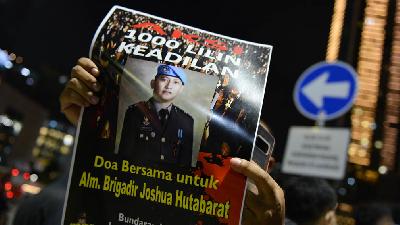 Aksi simpati atas meninggalnya Brigadir Yosua Hutabarat di Bundaran HI, Jakarta Pusat, 22 Juli 2022. TEMPO/ Febri Angga Palguna