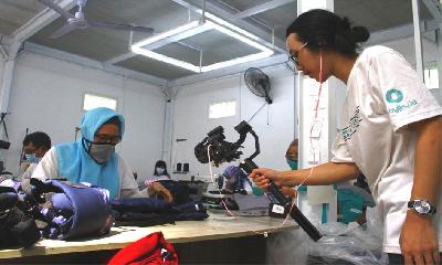 Pembuatan konten digital pada Usaha Mikro Kecil dan Menengah (UMKM) tas gendong bayi di Malang, Jawa Timur. ANTARA/Ari Bowo Sucipto