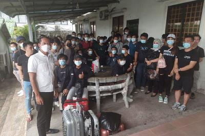 Pekerja Migran Indonesia (PMI) telah dibebaskan usai disekap oleh perusahaan investasi ilegal di Kamboja, 30 Juli 2022. Dok. KBRI Phnom Penh