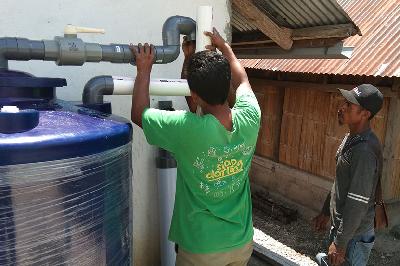 Alat pemanen air hujan Gama Rain Filter buatan start-up Wujudkan Mandiri Air di Nusa Tenggara Timur. Dok. Wujudkan Mandiri Air