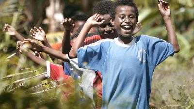 Kegiatan anak-anak bermain di Papua.