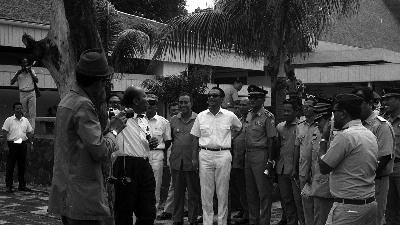 Ali Sadikin saat pertemuan gubernur se-Indonesia di Taman Ismail Marzuki, Jakarta, 1971. Dok. TEMPO/Salim Said
